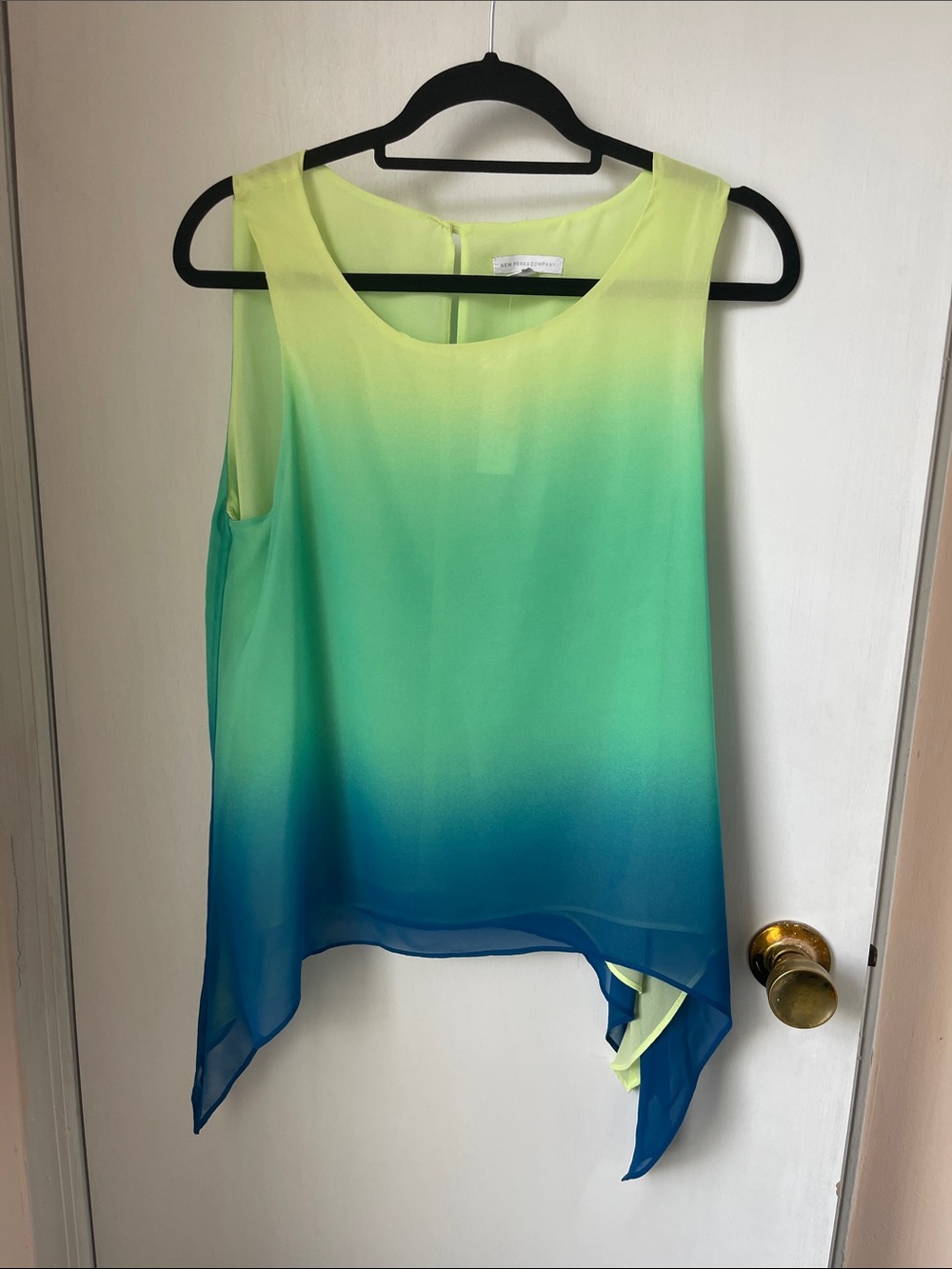 NEWYORK AND COMPANY Gradient Scoop Neck Sleeveless Top - Yellow to Blue SIZE M